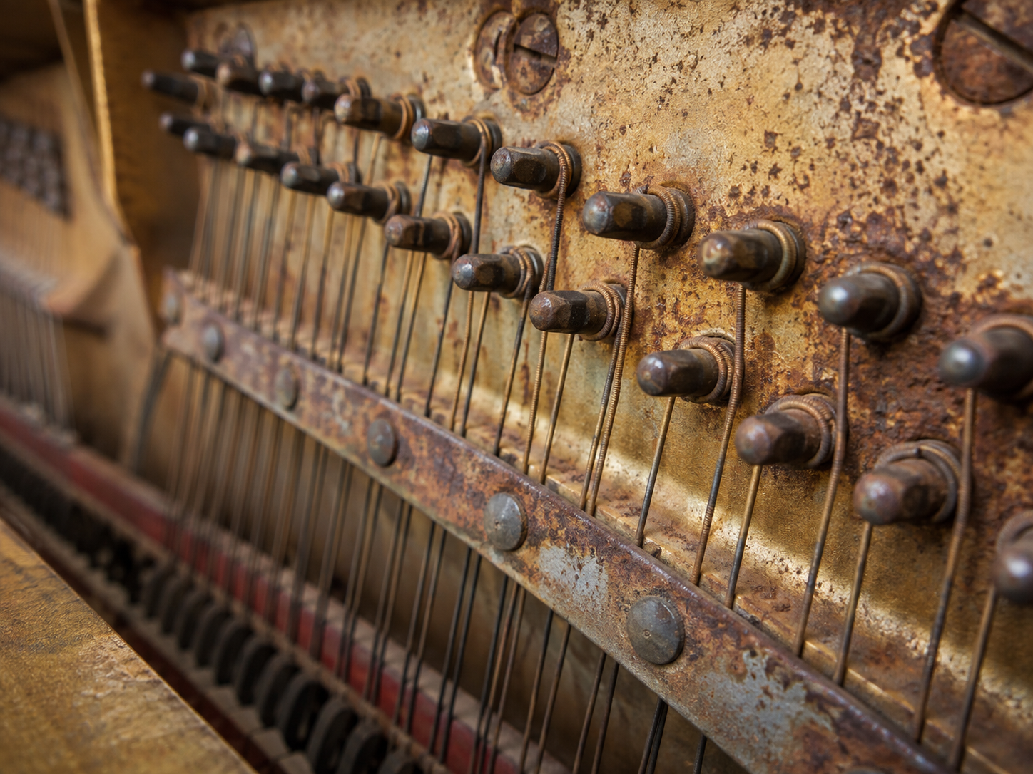 piano in a room near the sea where humidity has to be controlled